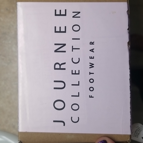 Journee collection Dorothy size 11 low heels.  Worn once - Picture 4 of 4